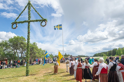 Midsummer's Eve: Cultural Traditions & Historic Drinks