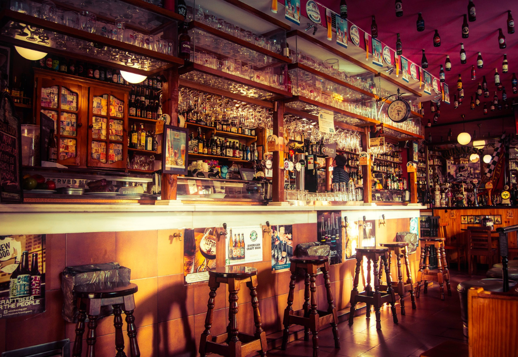 The Ultimate Guide for Pairing and Enjoying Alcohol-Free Drinks at a Bar